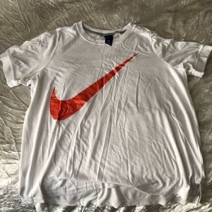 White nike tee
